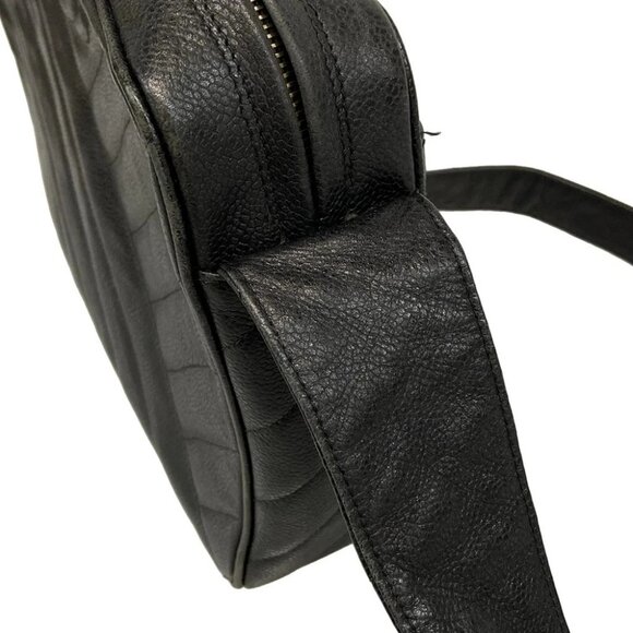 CHANEL - Black Calfskin Shoulder Bag Gold hardware - Picture 12 of 14